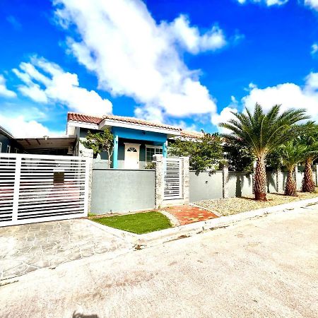 Villa La Casita Torres à Oranjestad Extérieur photo